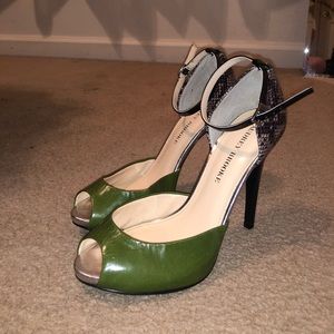 Green/Snake skin Heels!